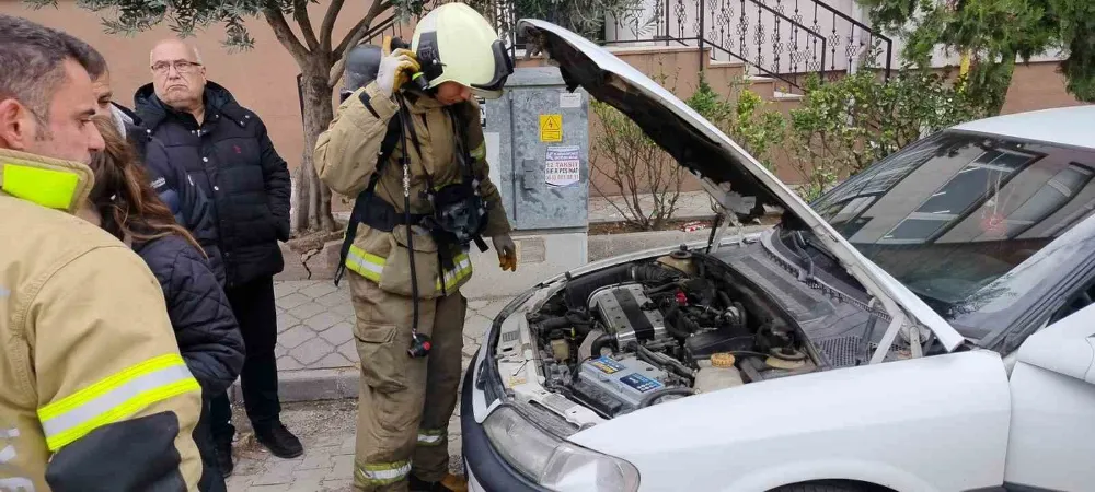 Edremit’te otomobilin altındaki dumanı gören ’araç yanıyor’ diye itfaiyeyi aradı