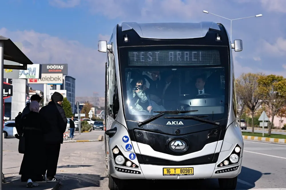 Başkan Akın direksiyona geçti, yeni otobüsleri tanıttı 