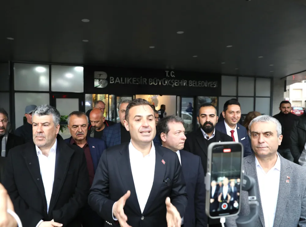 CHP’li Ahmet Akın Büyükşehir Çalışanlarıyla Bir Arada: 