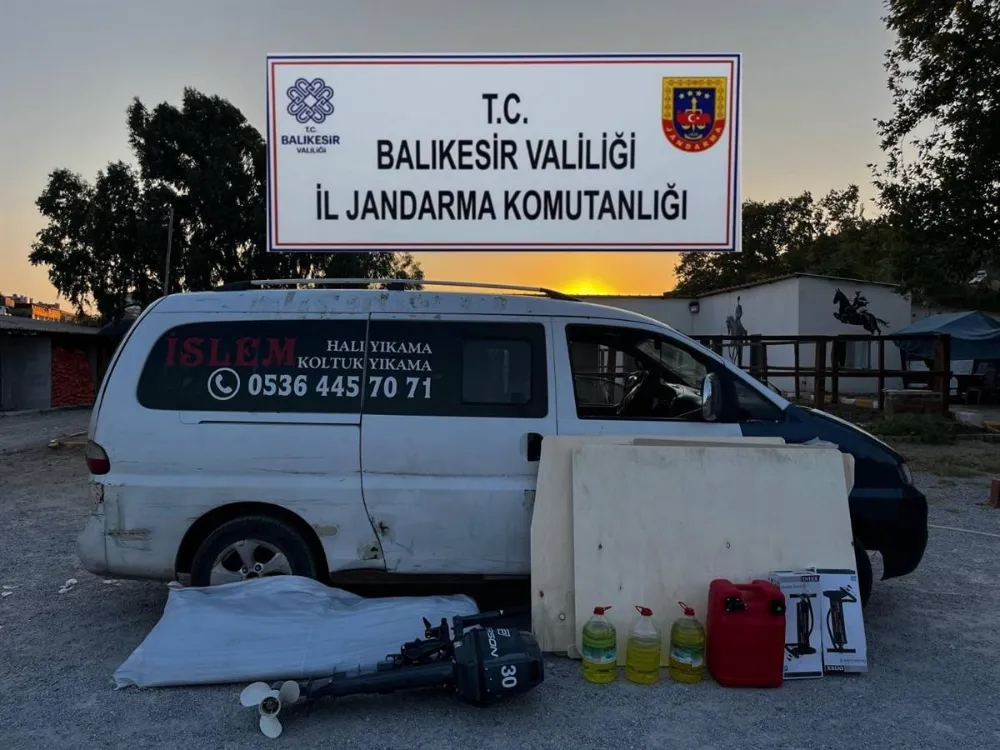 AYVALIK’TA 18 DÜZENSİZ GÖÇMEN YAKALANDI 