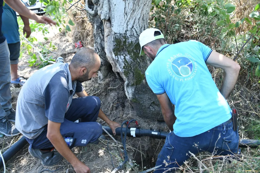 BAŞKAN AKIN, ERDEK’TE 20 BİN ZEYTİN AĞACINI SUYA KAVUŞTURDU