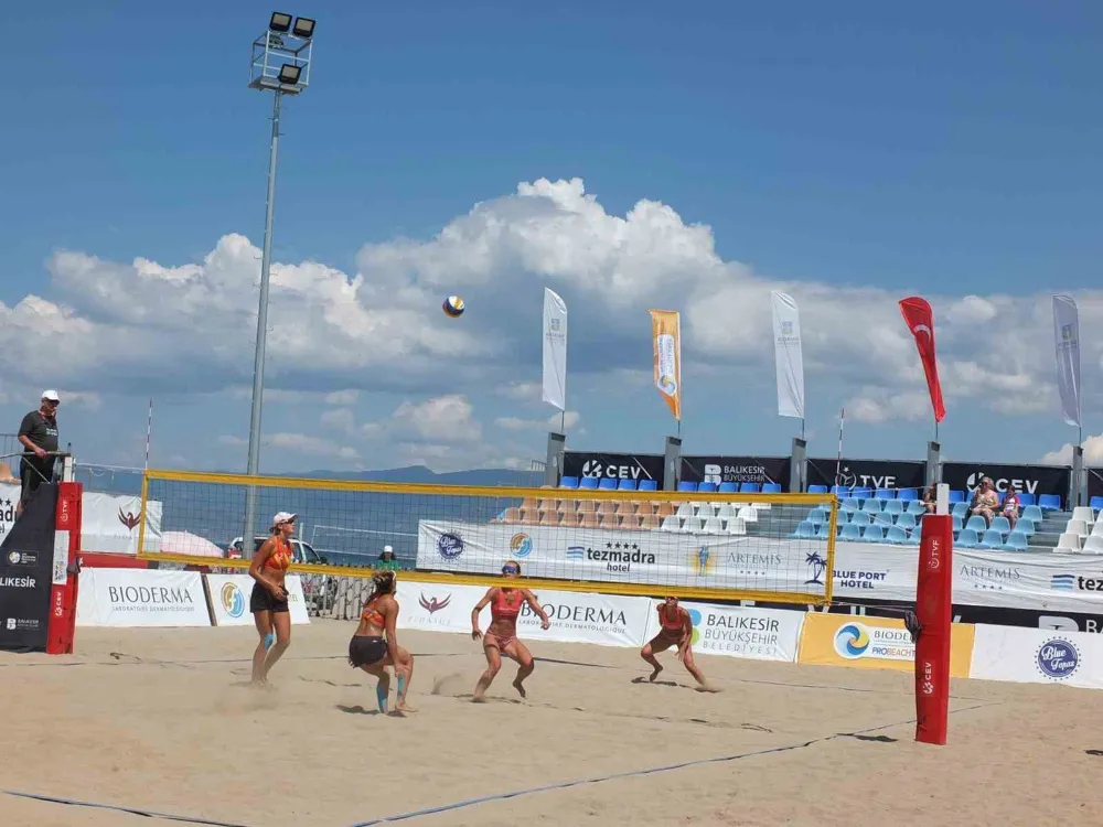 BALIKESİR’DE PLAJ VOLEYBOLU BAŞLADI