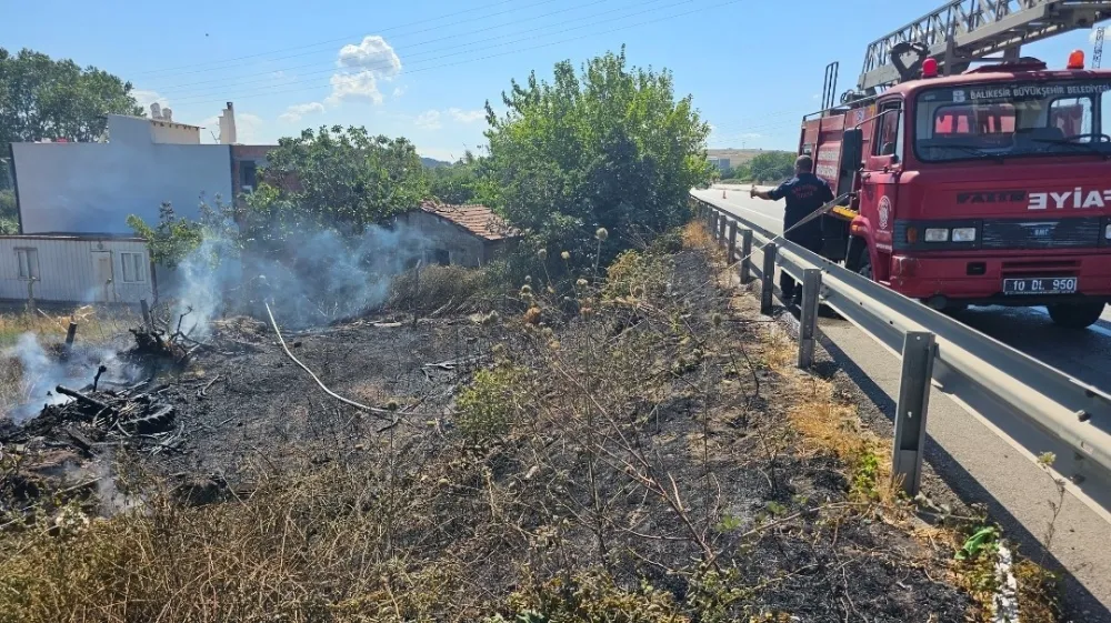 BANDIRMA’DA YANGIN, EVLERE SIÇRAMADAN SÖNDÜRÜLDÜ