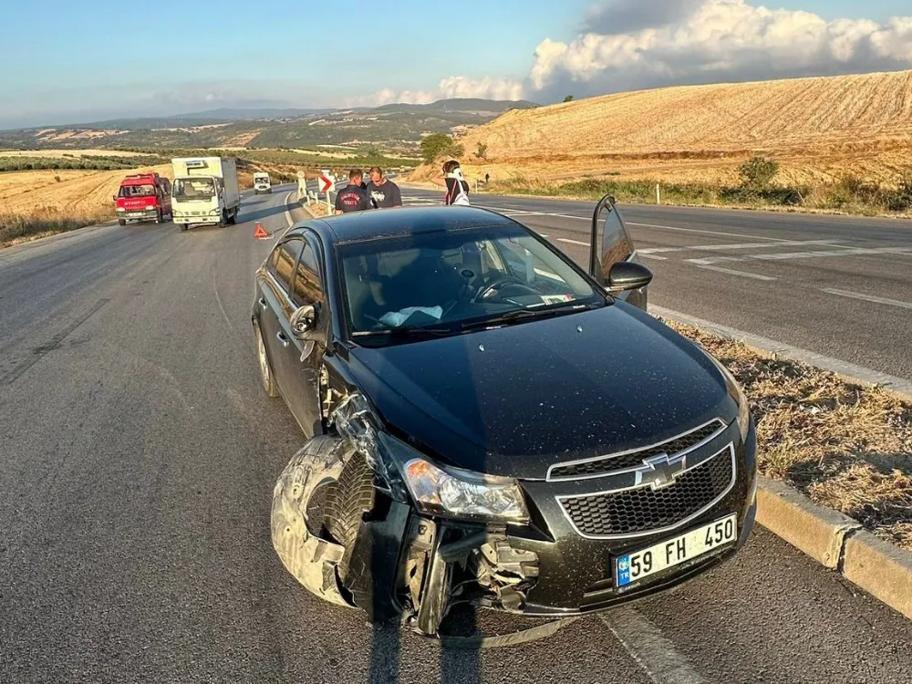 BANDIRMA-ÇANAKKALE YOLU ÜZERİNDEKİ KAZA TRAFİĞİ AKSATTI