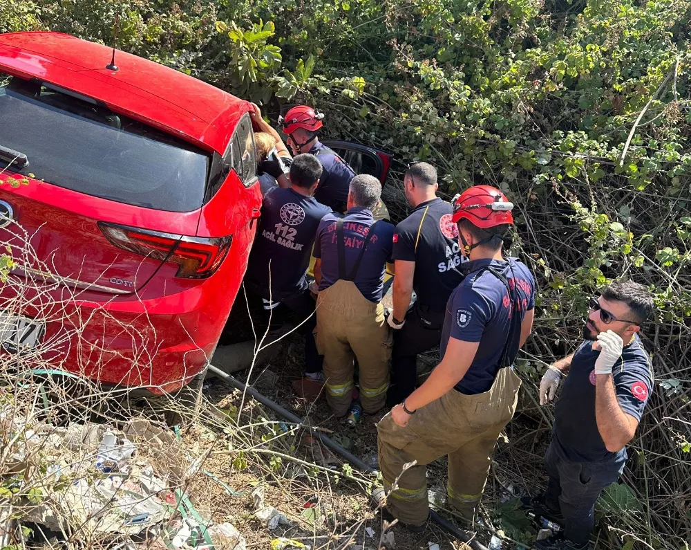 BANDIRMA’DA OTOMOBİL ŞARAMPOLE UÇTU: 1 YARALI