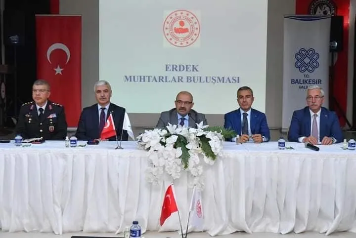 VALİ USTAOĞLU VE KAYMAKAM ATASOY ERDEKLİ MUHTARLARLA BULUŞTU