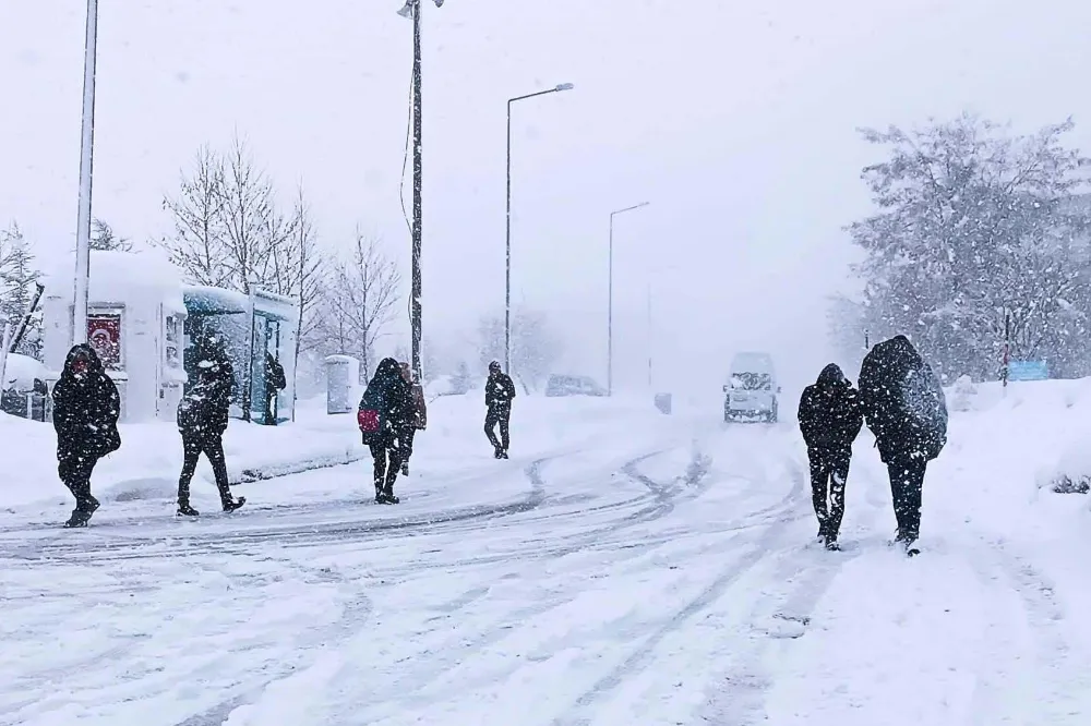 Dursunbey’de taşımalı eğitime kar tatili