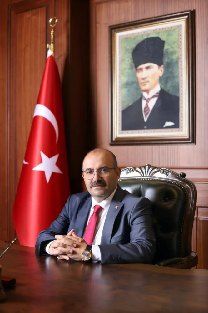 Balıkesir Valisi İsmail Ustaoğlu, Atatürk