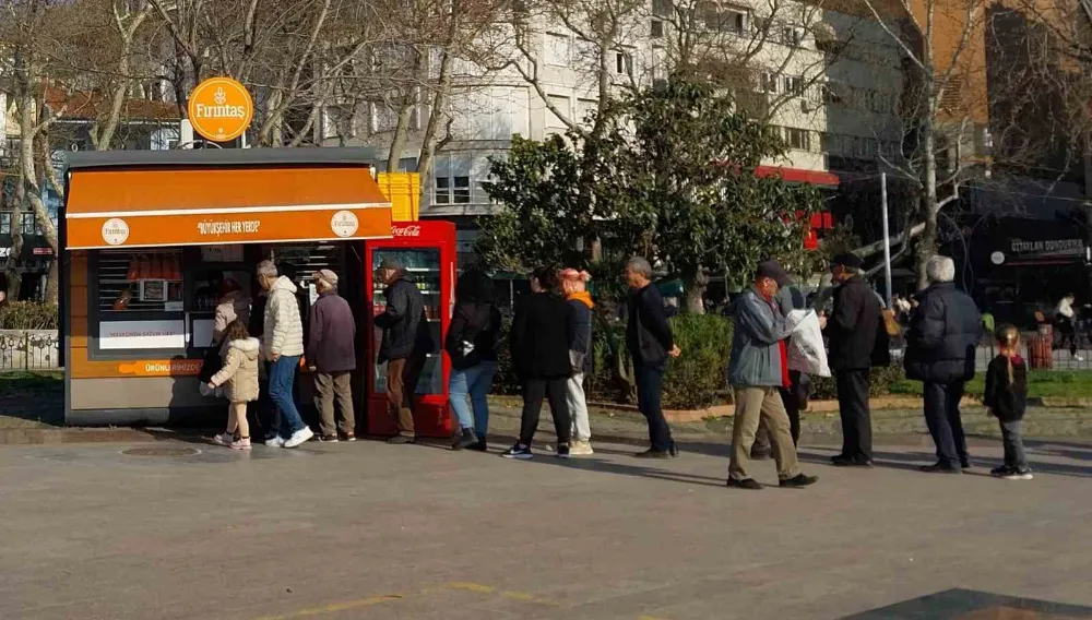 Bandırma’da uygun fiyatlı pide için uzun kuyruklar oluştu