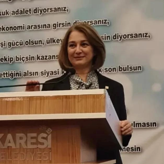 CHP İl Kadın Kolları Başkanı Ayşe Pınar Yahşi 